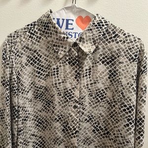Tahari Snakeskin Button Up Like New Blouse Long Sleeve Large